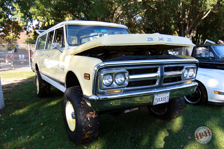 Classic GMC Suburban in white